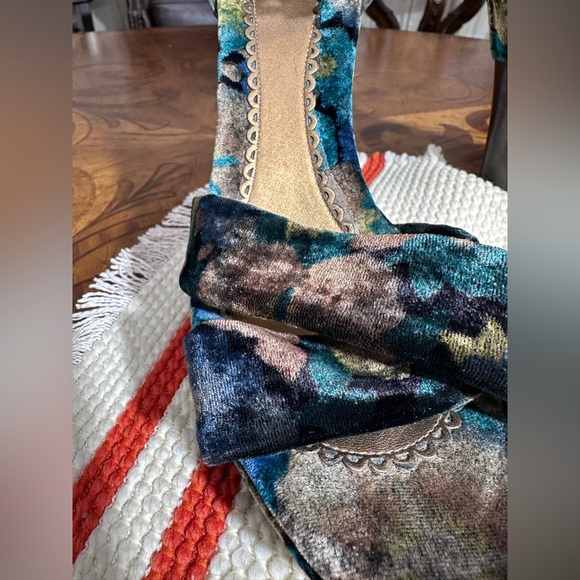 J. Vincent Crushed Velvet Wedge Sandals Size 8.5M – Teal Green Leather‎ Heels - Picture 9 of 16